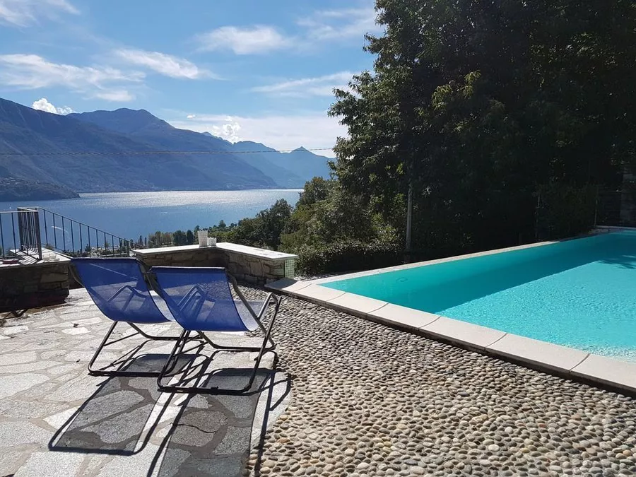To separate lejligheder 275.000 og 300.000 €