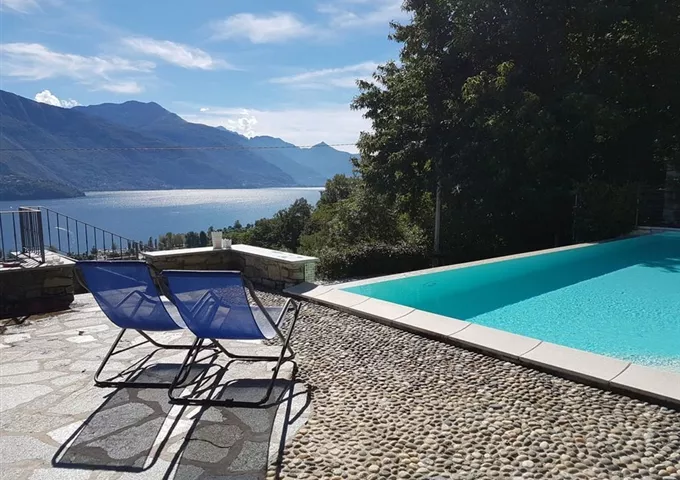 To separate lejligheder 275.000 og 300.000 €